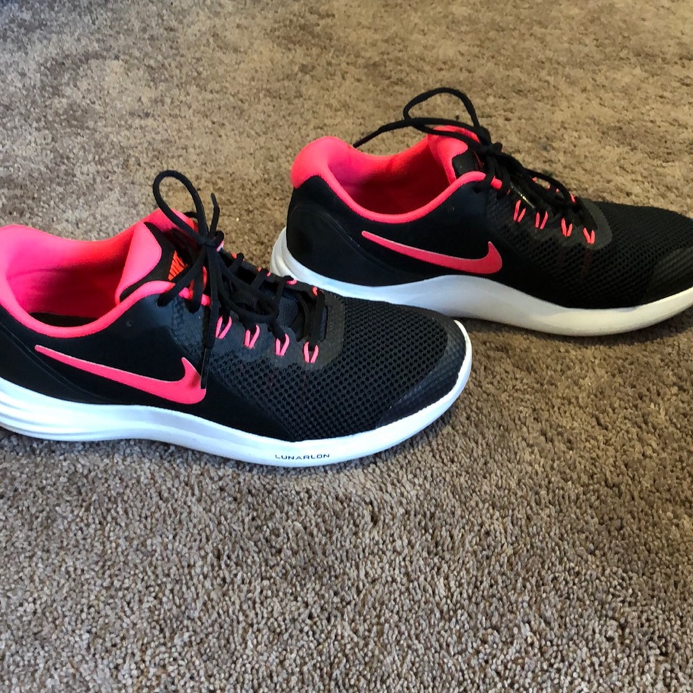 Nike 6.5 youth which is a size 8 in women’s